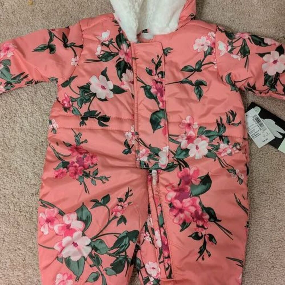 NWT Baby snow suit size 0-3mo